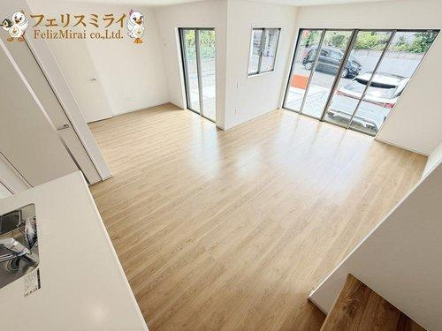 神戸市西区秋葉台４期　全１棟の居間・リビング|■現地写真■
約２１.５帖の広々としたLDK♪