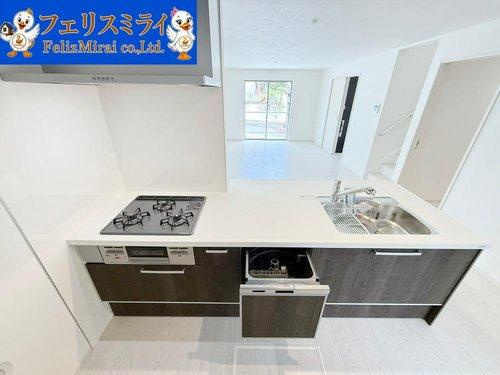 Terrechez　神戸市垂水区桃山台２期　全２棟のキッチン|■現地写真　１号棟■
天板の広いキッチン♪