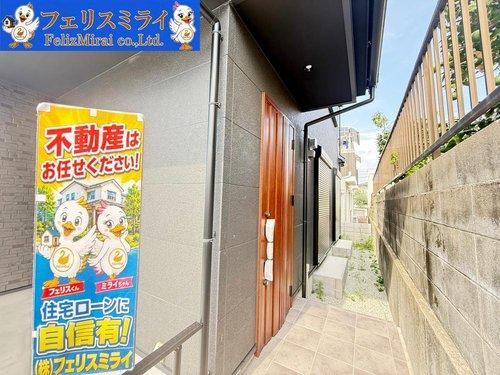 明石市松が丘３丁目　全２棟の玄関|■現地写真・B号棟■
◎本日ご見学可能です♪
◎当社限定！ご成約特典キャンペーン実施中♪
◎住宅ローンに自信有♪
◎地元スタッフが対応致します♪