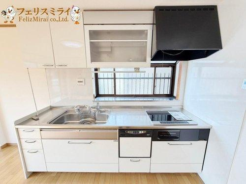 明石市二見町福里２３１-８のキッチン|■現地写真■
天板の広いキッチン♪食洗器完備◎