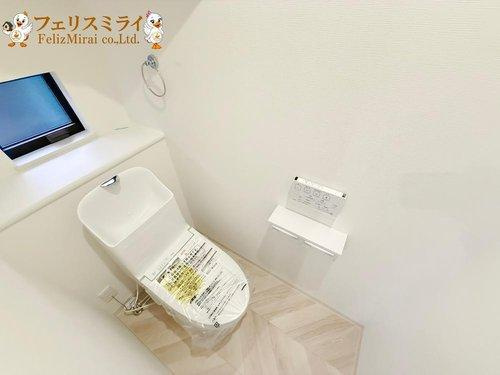 明石市大久保町江井島　全１棟のトイレ|■現地写真■
節水ウォシュレット♪便ふたオート開閉で清潔＆快適です♪節水機能もありお掃除楽々凸凹も少ないです♪