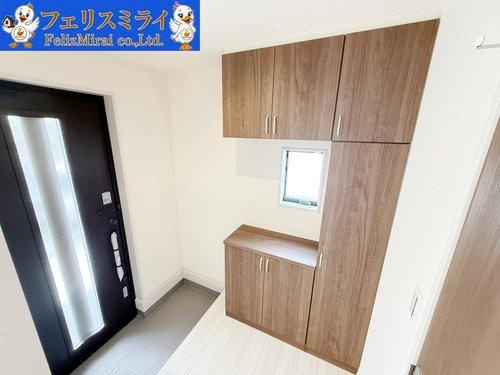 Livele Ｇａｒｄｅｎ　神戸市西区竹の台７期の玄関|■現地写真・１号棟■
たっぷり収納できるシューズボックス♪