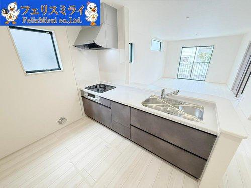 Livele Ｇａｒｄｅｎ　神戸市西区竹の台７期のキッチン|■現地写真・１号棟■
天板が広いキッチン♪
お料理が捗ります♪