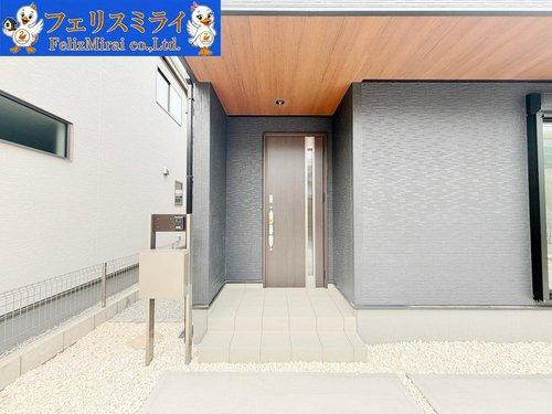 　の玄関|■現地写真・４号棟■
玄関はスマートキー対応のドアとなっています、荷物が多い時など大変便利に活用頂けます♪