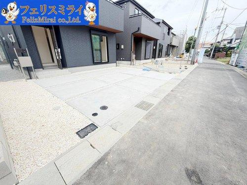 　の駐車場|■現地写真・４号棟■
お車は並列２．５台駐車可能です♪