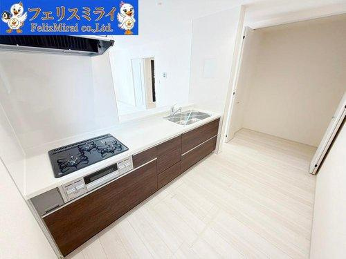 　のキッチン|■現地写真・４号棟■
カウンターキッチンからお子様の様子も見れるので安心ですね♪