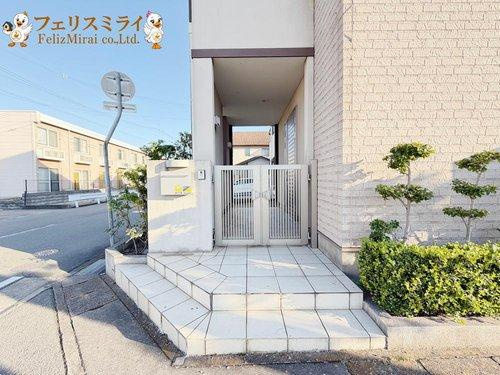 加古川市平岡町一色西１丁目１番４の玄関|■現地写真■
築２０年ですが大変綺麗です♪