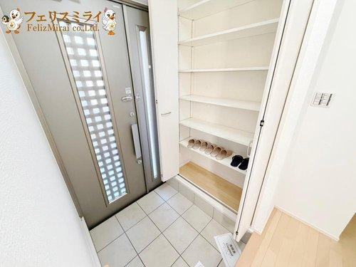 加古川市平岡町一色西１丁目１番４の玄関|■現地写真■
オシャレな玄関◎