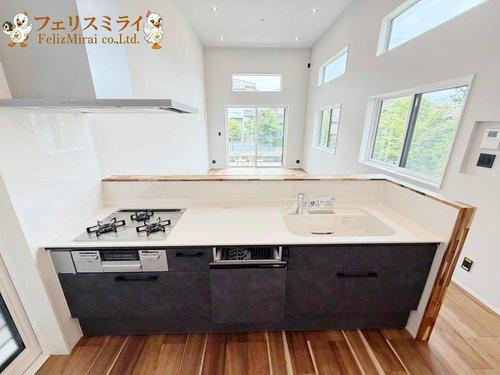 神戸市須磨区北落合４丁目　全１棟のキッチン|■現地写真■
食洗器標準装備で家事の効率化が出来ます♪
