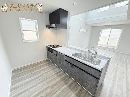 神戸市垂水区塩屋町５丁目　全１棟のキッチン|■現地写真■
広いスペースで調理も楽しくできます◎●