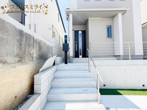 　の玄関|■現地写真・B号棟■
スマートキー対応の玄関ドア♪