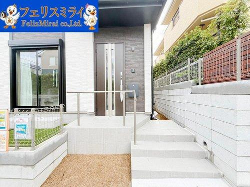 　の玄関|■現地写真・A号棟■
スマートキー対応の玄関ドアで、お買い物帰り等に大変便利です♪