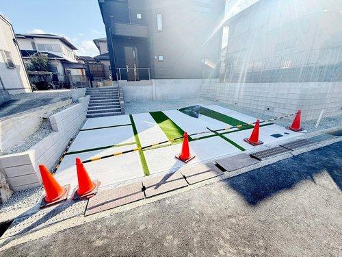 Grafare　神戸市北区ひよどり台　全２棟の駐車場|■現地写真■
お車並列で３台駐車可能♪