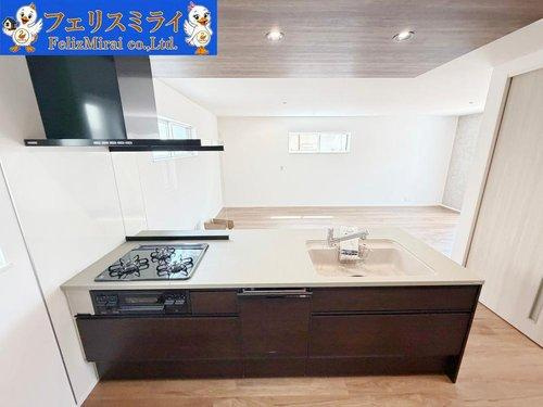 　のキッチン|■現地写真■
家族のコミュニティスペースです♪カウンターキッチンからお子様の様子も見れるので安心ですね♪