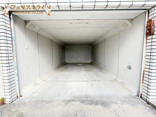 神戸市垂水区つつじが丘７丁目２３８９-６の駐車場|■現地写真■
スタッフの実寸で
幅が約２．７ｍ・高さ１．９５ｍ・長さ５．３ｍ
となっておりワンボックスカーも駐車できそうです！
