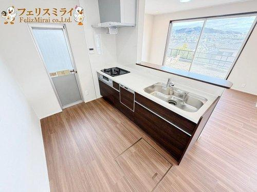 神戸市垂水区つつじが丘７丁目２３８９-６のキッチン|■現地写真■
勝手口・食洗器がついております♪