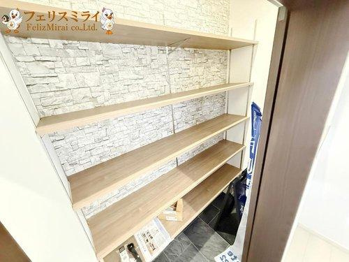 神戸市垂水区舞子坂４丁目６-３２の玄関|■現地写真■
SICには可動棚を設置◎