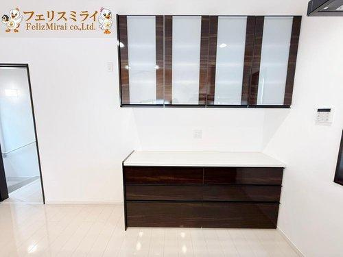 神戸市垂水区舞子坂４丁目６-３２のキッチン|■現地写真■
オシャレなカップボードも標準設置♪