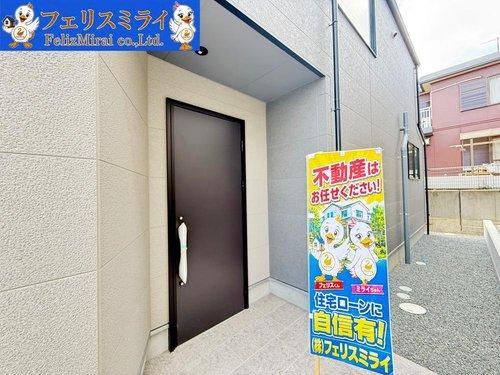 cecelaの家　神戸市垂水区小束山二丁目の玄関|■現地写真・１号棟■
オシャレな玄関扉♪
