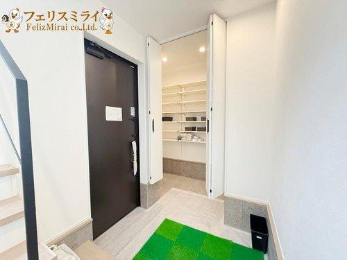 cecelaの家　神戸市垂水区小束山二丁目の玄関|■現地写真・１号棟■
大容量のシューズボックス♪