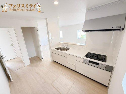 　のキッチン|■現地写真・３号棟■
広さがあるキッチンでございます。
お料理もしやすい広さとなっております♪