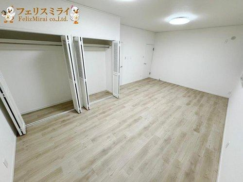 神戸市垂水区桃山台７丁目２－２３のその他|■現地写真■
各部屋に収納完備♪