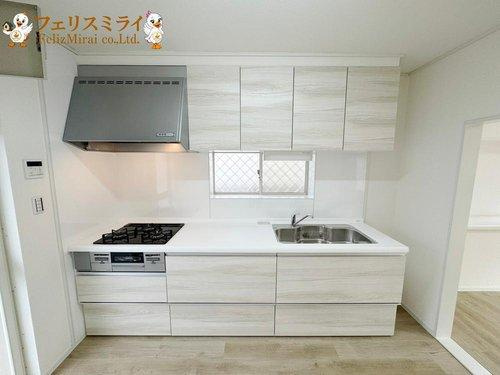 神戸市垂水区桃山台７丁目２－２３のキッチン|■現地写真■
新調したキッチン♪広いスペースで調理も楽しくできます◎●