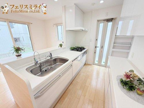 神戸市垂水区舞多聞西８丁目５－２５のキッチン|■現地写真■
天板の広いキッチン♪食洗器がついております♪