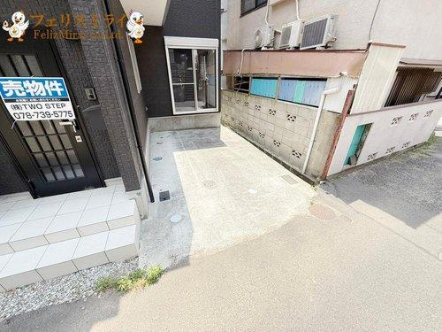 神戸市須磨区禅昌寺町１丁目３０－３の玄関|■現地写真■
シンプルな玄関ドア♪
