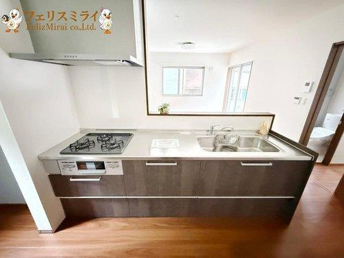神戸市須磨区禅昌寺町１丁目３０－３のキッチン|■現地写真■
天板の広いキッチン♪