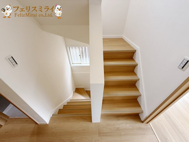 神戸市須磨区東白川台２丁目１８－3の内装|明るい色調の室内です