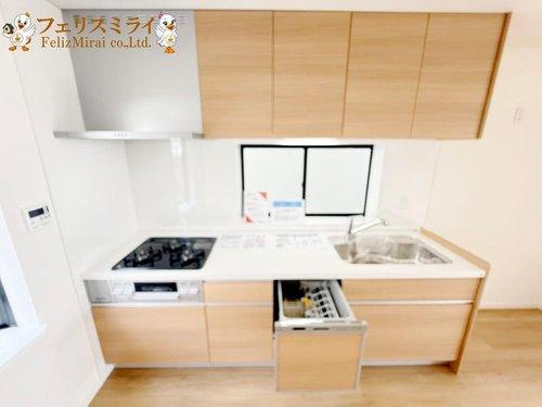 神戸市垂水区美山台１丁目２-３５のキッチン|■現地写真■
天板の広いキッチン♪