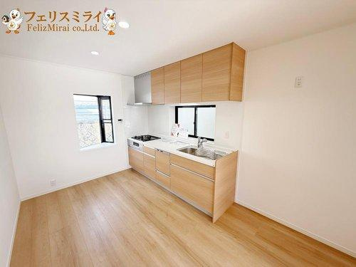 神戸市垂水区美山台１丁目２-３５のキッチン|■現地写真■
新調したキッチン♪広いスペースで調理も楽しくできます◎●