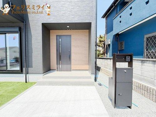 LiGNAGE　神戸市西区玉津町今津２５－１期の玄関|■現地写真■
オシャレな玄関♪
宅配ボックス完備の機能門柱！！