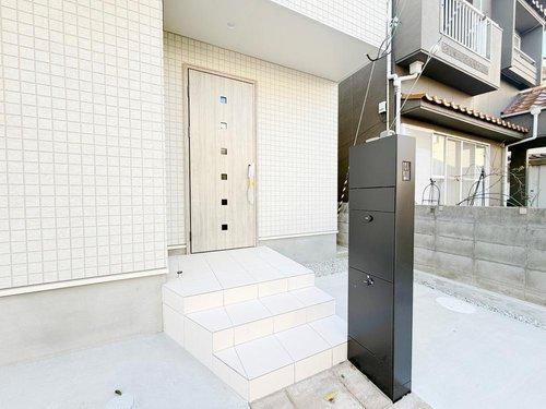 加古川市加古川町稲屋２２０-１１の玄関|■現地写真■
お洒落な玄関ドア♪