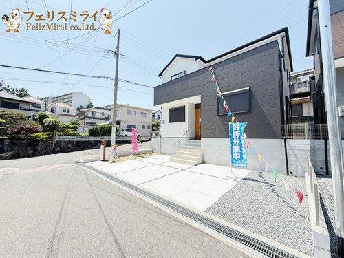 FIRST TOWN　神戸市第29垂水区神陵台の前面道路含む現地写真|■現地写真・１号棟■
◆ 多聞台小学校約450ｍ（徒歩7分） ◆
◆ 神陵台中学校約750ｍ（徒歩12分） ◆
◆ コープこうべ神陵台店約400ｍ（徒歩7分
立地でございます♪