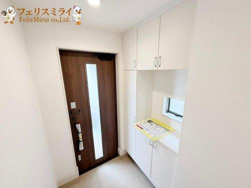 Heartful Town　神戸市北区鈴蘭台西町３丁目２番　１棟（神戸）の玄関|■現地写真■
たっぷり収納できるシューズボックス♪