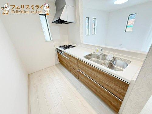 Heartful Town　神戸市北区鈴蘭台西町３丁目２番　１棟（神戸）の居間・リビング|■現地写真■
ペアガラスなので防音・断熱もばっちりです♪風通しも大変良好！