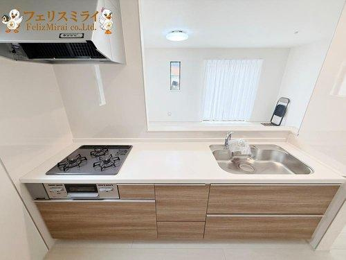 Heartful Town　神戸市北区鈴蘭台西町３丁目２番　１棟（神戸）の居間・リビング|■現地写真■
広々ＬＤＫ
窓が多く、大変明るいです◎