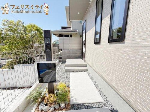 　の玄関|■現地写真・A号棟■
玄関はスマートキー対応のドアとなっています、荷物が多い時など大変便利に活用頂けます♪