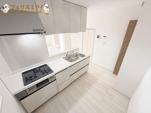 　のキッチン|■現地写真・A号棟■
家族のコミュニティスペースです♪カウンターキッチンからお子様の様子も見れるので安心ですね♪