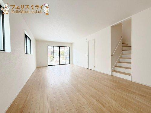 Terrechez　神戸市西区竹の台１期の居間・リビング|■現地写真・３号棟■
約２１．１帖の広々としたLDK♪