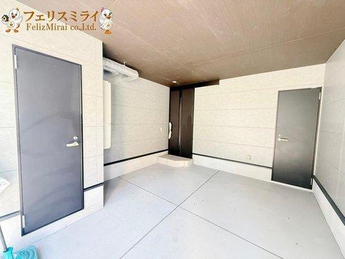 神戸市須磨区大黒町１丁目2-5の駐車場|■現地写真■
普通車１台駐車可能♪
雨の日も濡れずにお家に入れます♪