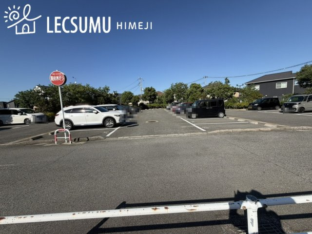 ネオハイツ姫路アメティ228の駐車場