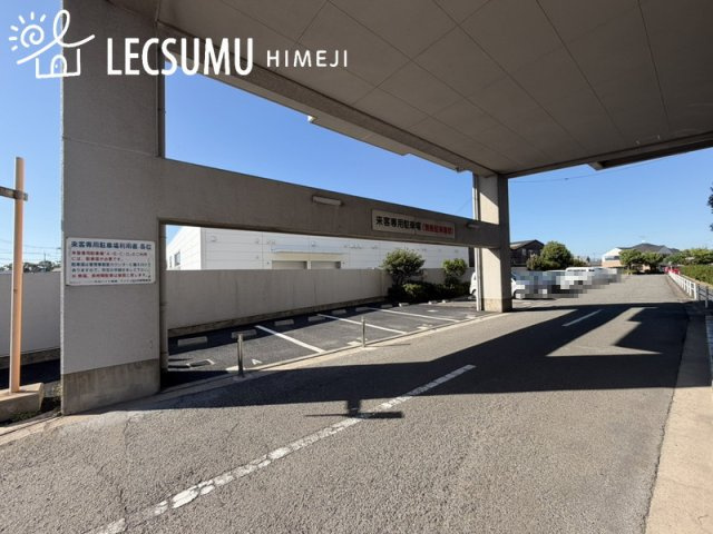 ネオハイツ姫路アメティ228の駐車場