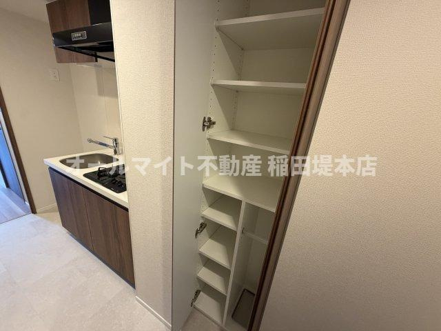 狛江市岩戸北４丁目の賃貸マンションの収納