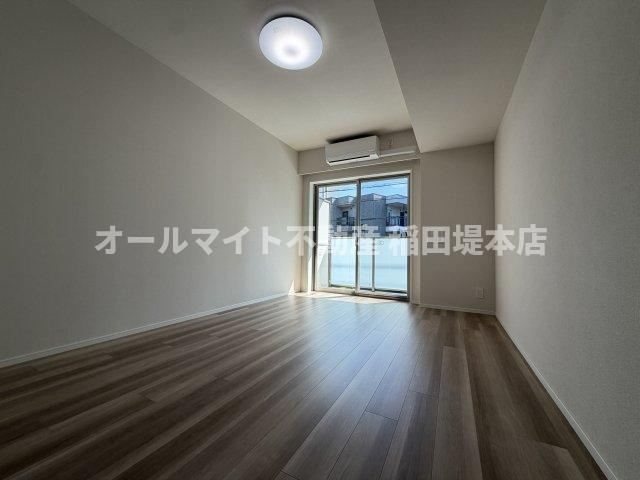 狛江市岩戸北４丁目の賃貸マンションの居間・リビング