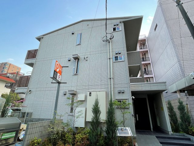 多摩市関戸２丁目のアパートの外観