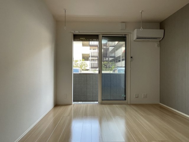 多摩市関戸２丁目のアパートの居間・リビング