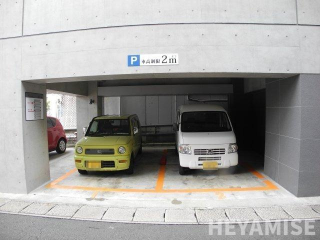 ネクスト賑町の駐車場